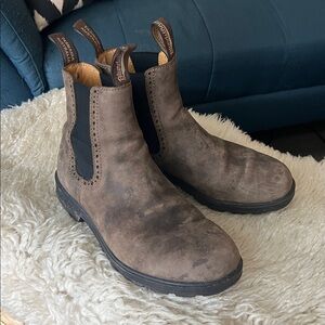 Blundstone Classic leather Chelsea boots. Sz 8.5Womens and 6.5Mens
